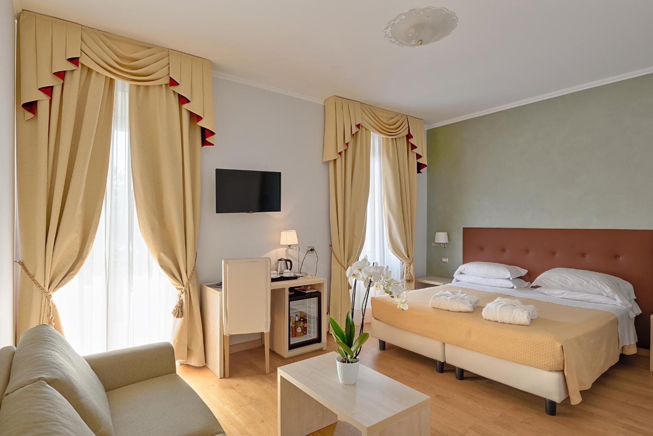Deluxe, Double Bed, Sea Side