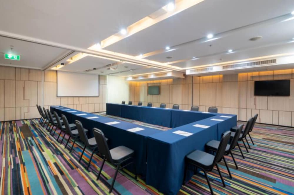 Vic3 Bangkok Hotel 64/74