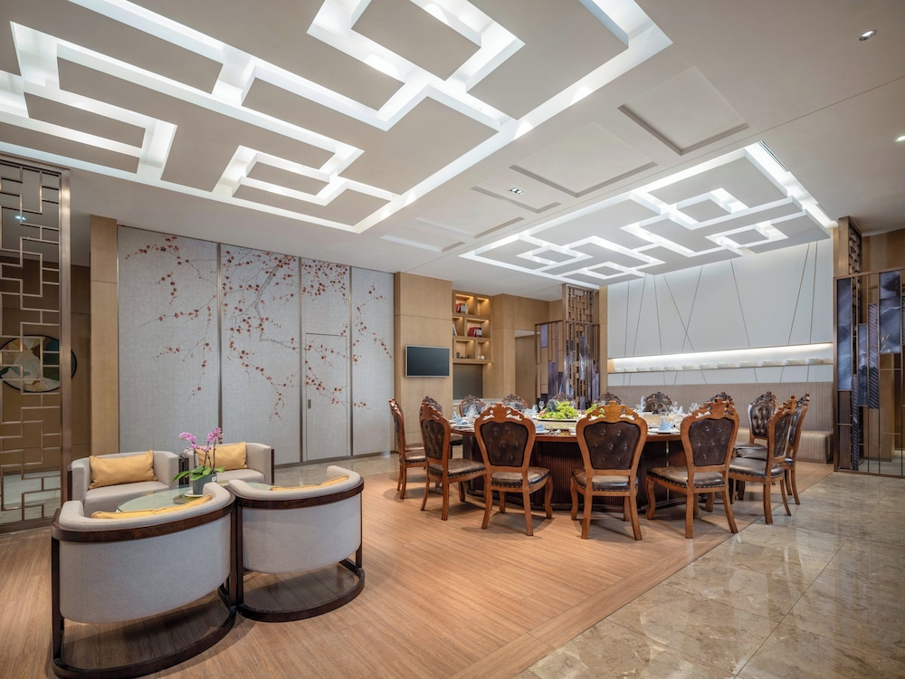 HOLIDAY INN NANJING HARBOUR 51/76