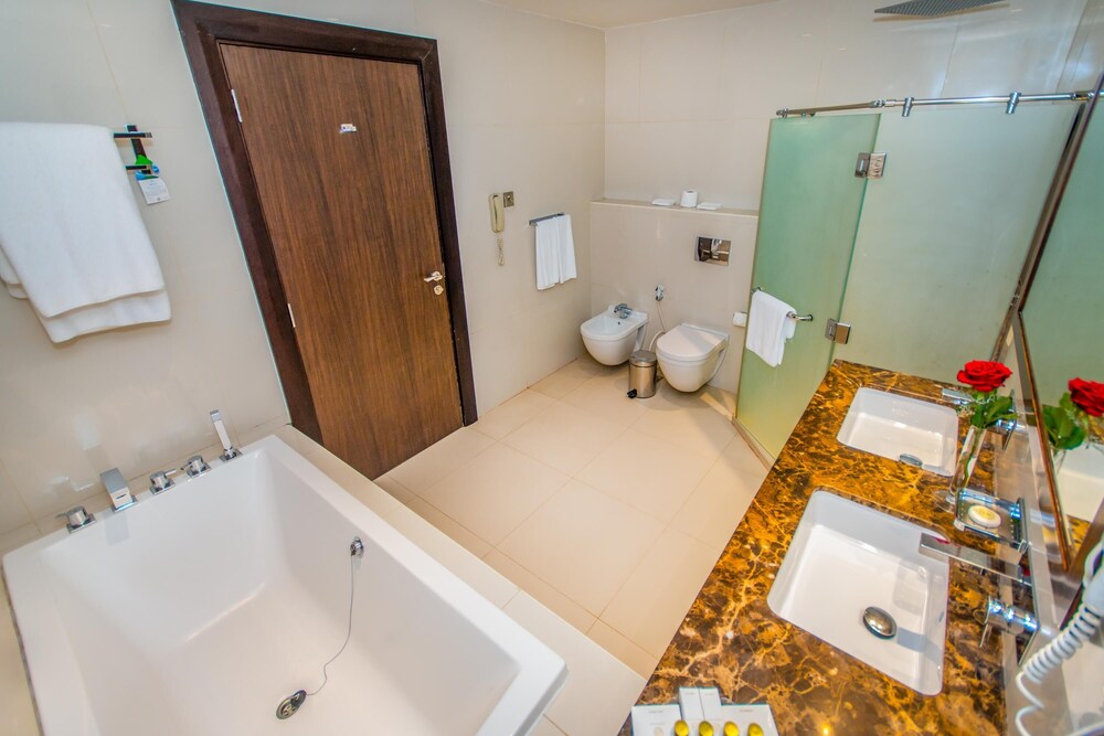 Mirfa Hotel 15/69