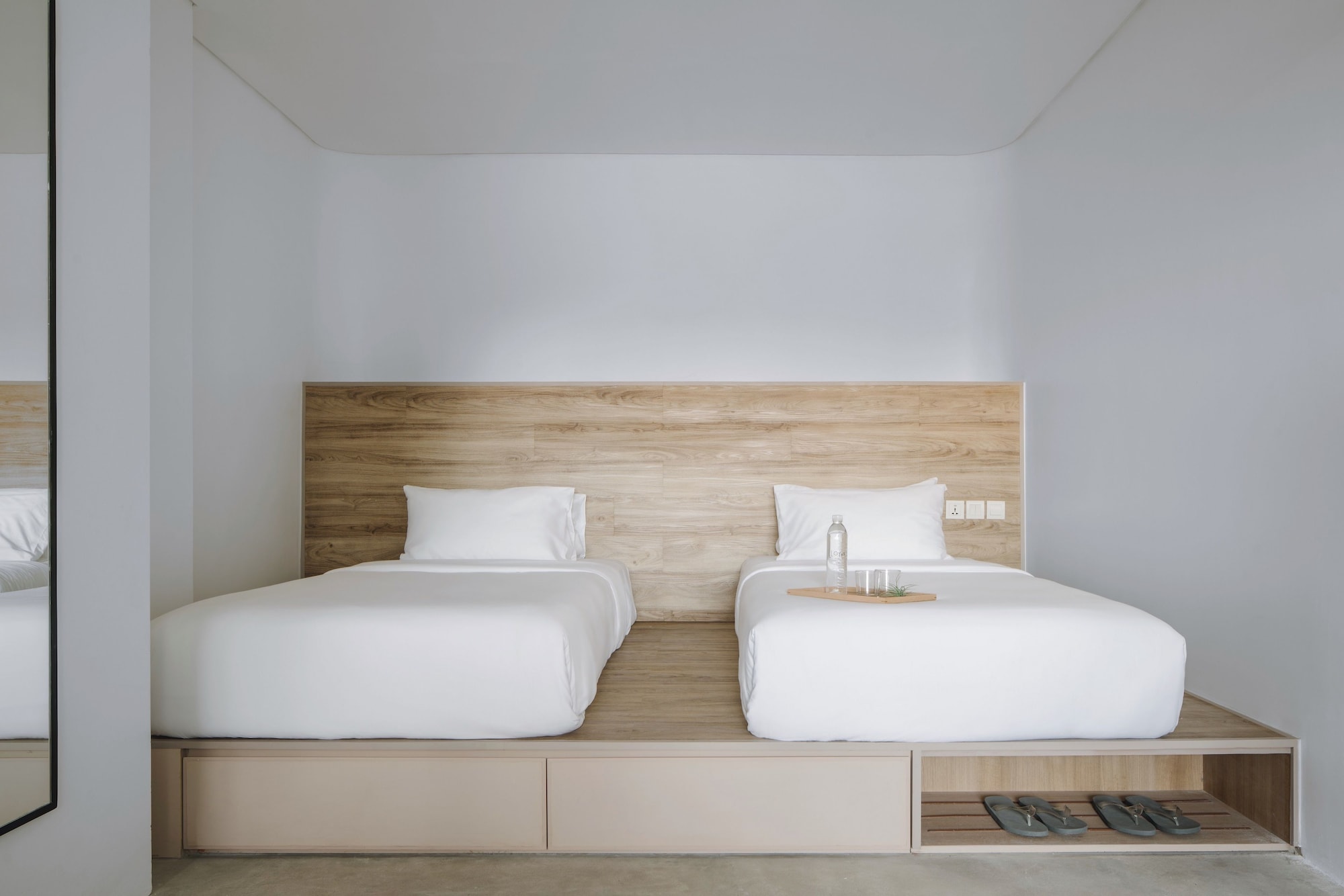 BUSINESS, DELUXE, TWIN BEDS