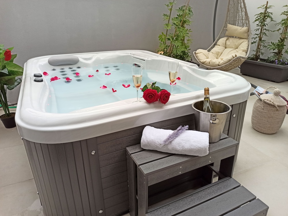Supreme Luxury Suites By Athens Stay 67/67