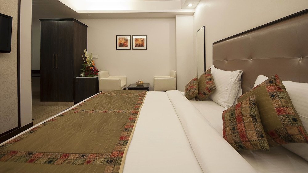 Hotel Pitrashish Premium 12/42