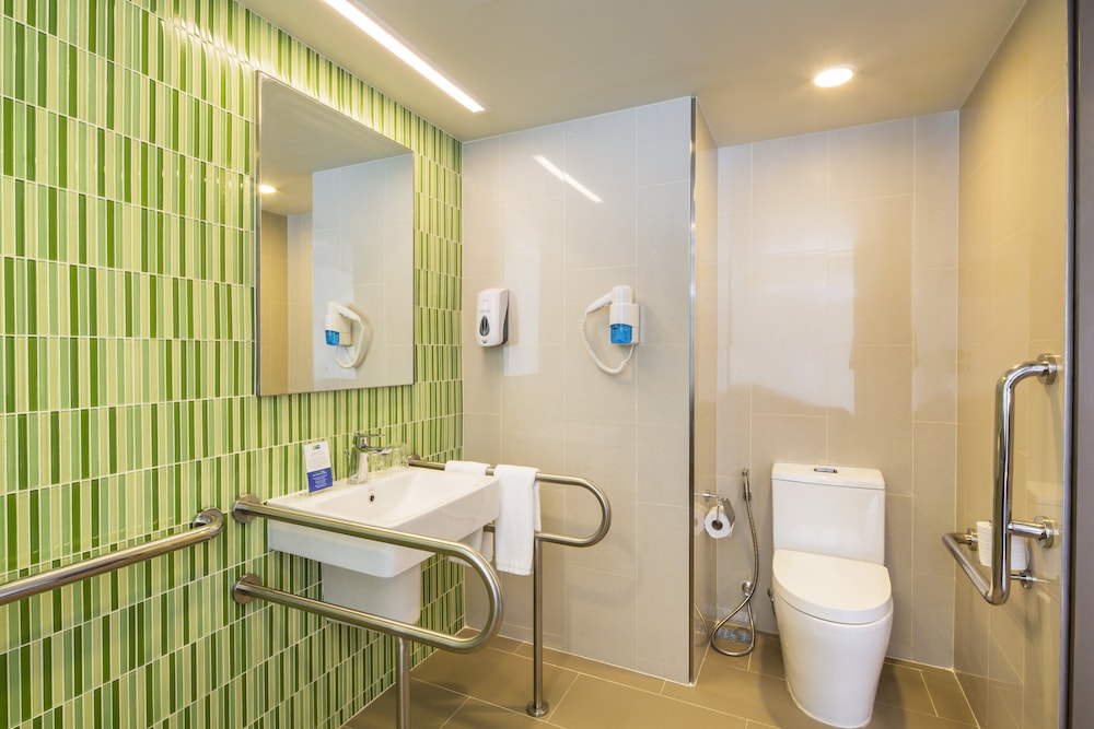 Holiday Inn Express Bangkok Sukhumvit 11 67/67