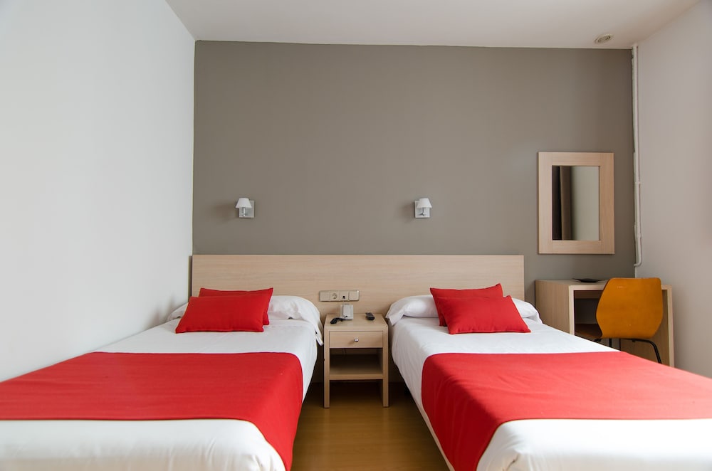 ROOM, DOUBLE BED