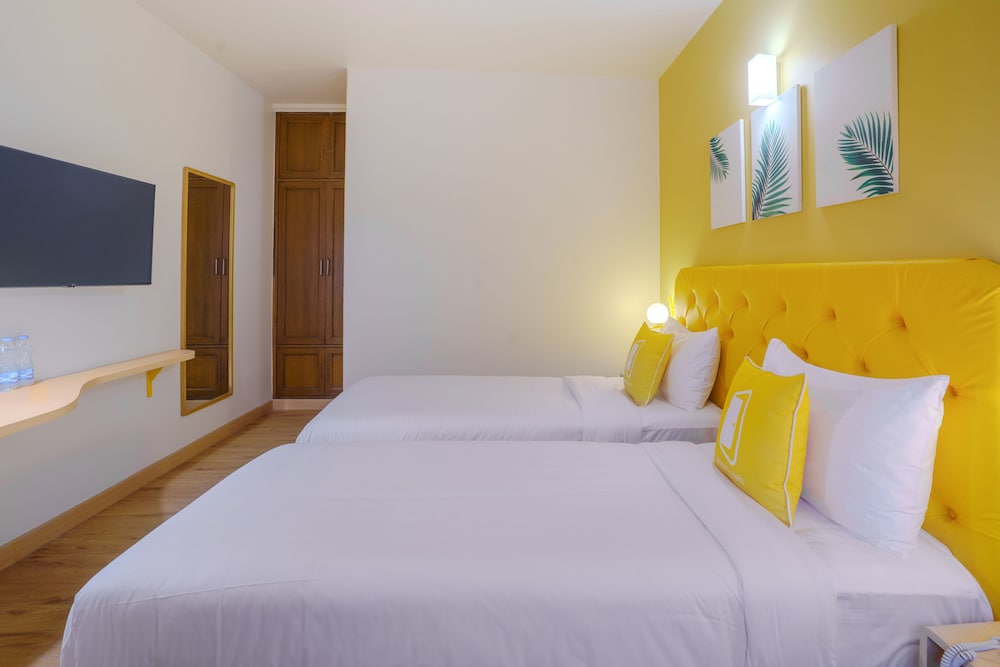 DELUXE, TWIN BEDS