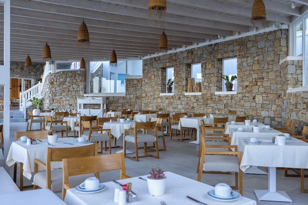 Saint John Hotel Villas and Spa 96/107