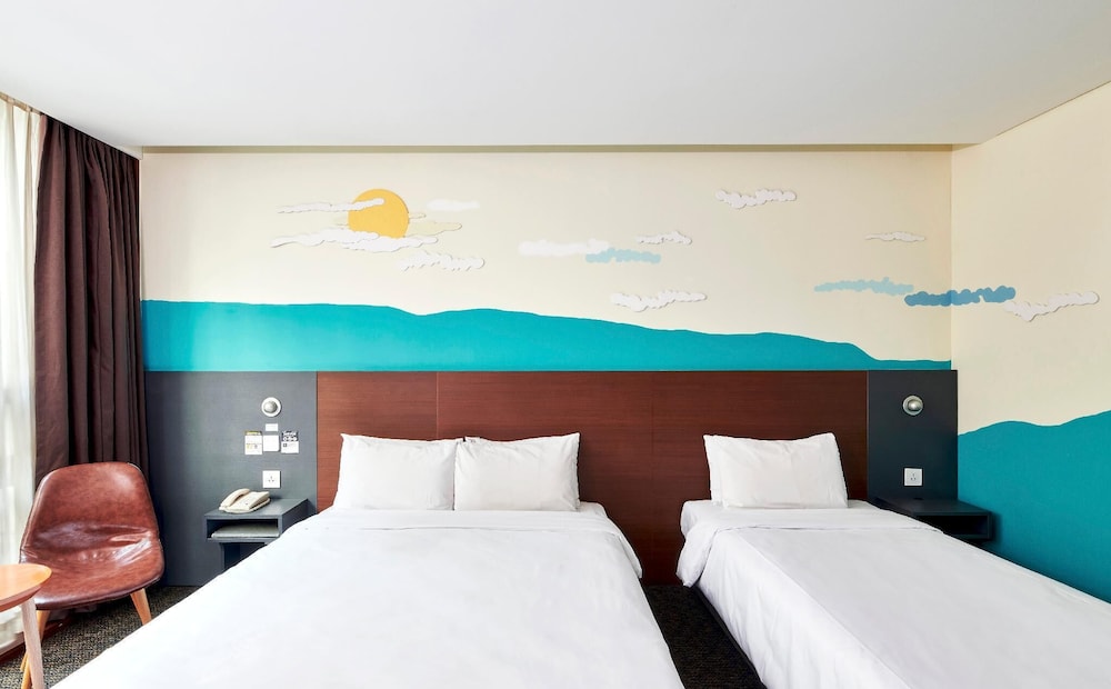 Dive In, Art Stay, Deluxe, 1 Double and 1 Single Bed