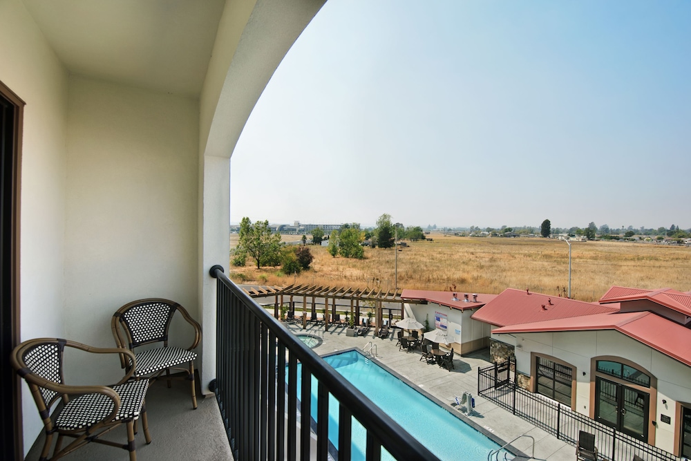 Oxford Suites Sonoma County - Rohnert Park 39/44