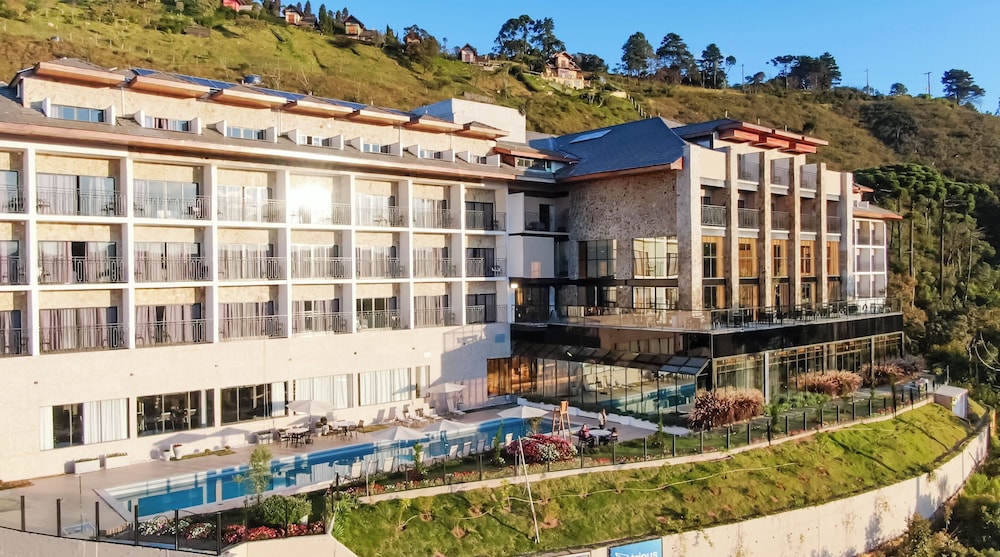 Gran Paradiso Resort 8/85