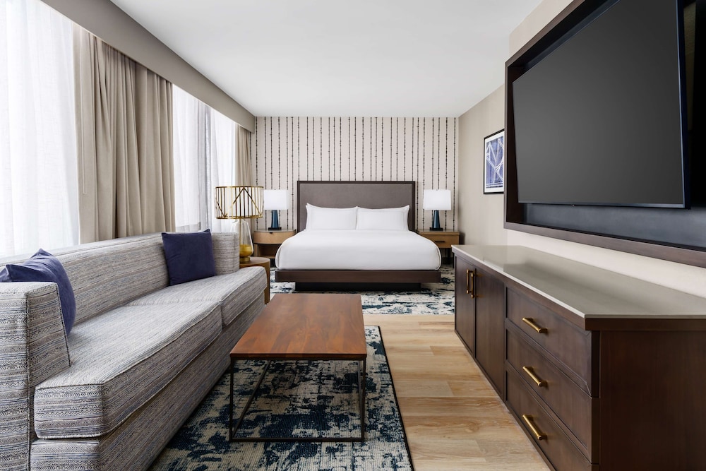 ROOM, KING BED, SOFA