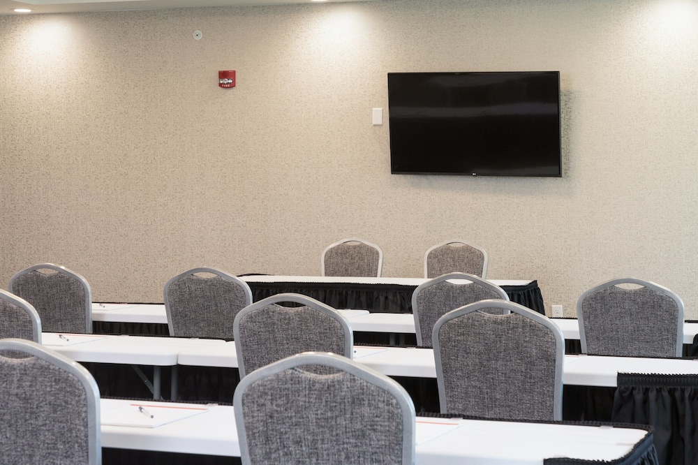 Holiday Inn Express And Suites Portage 47/57