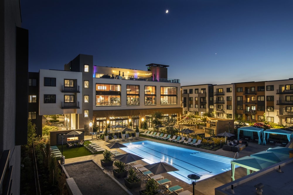 Global Luxury Suites in Menlo Park 4/50