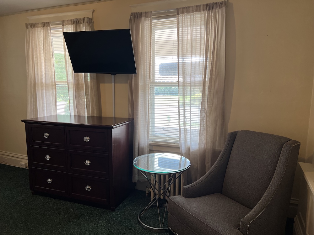 Simmons Motel 63/74