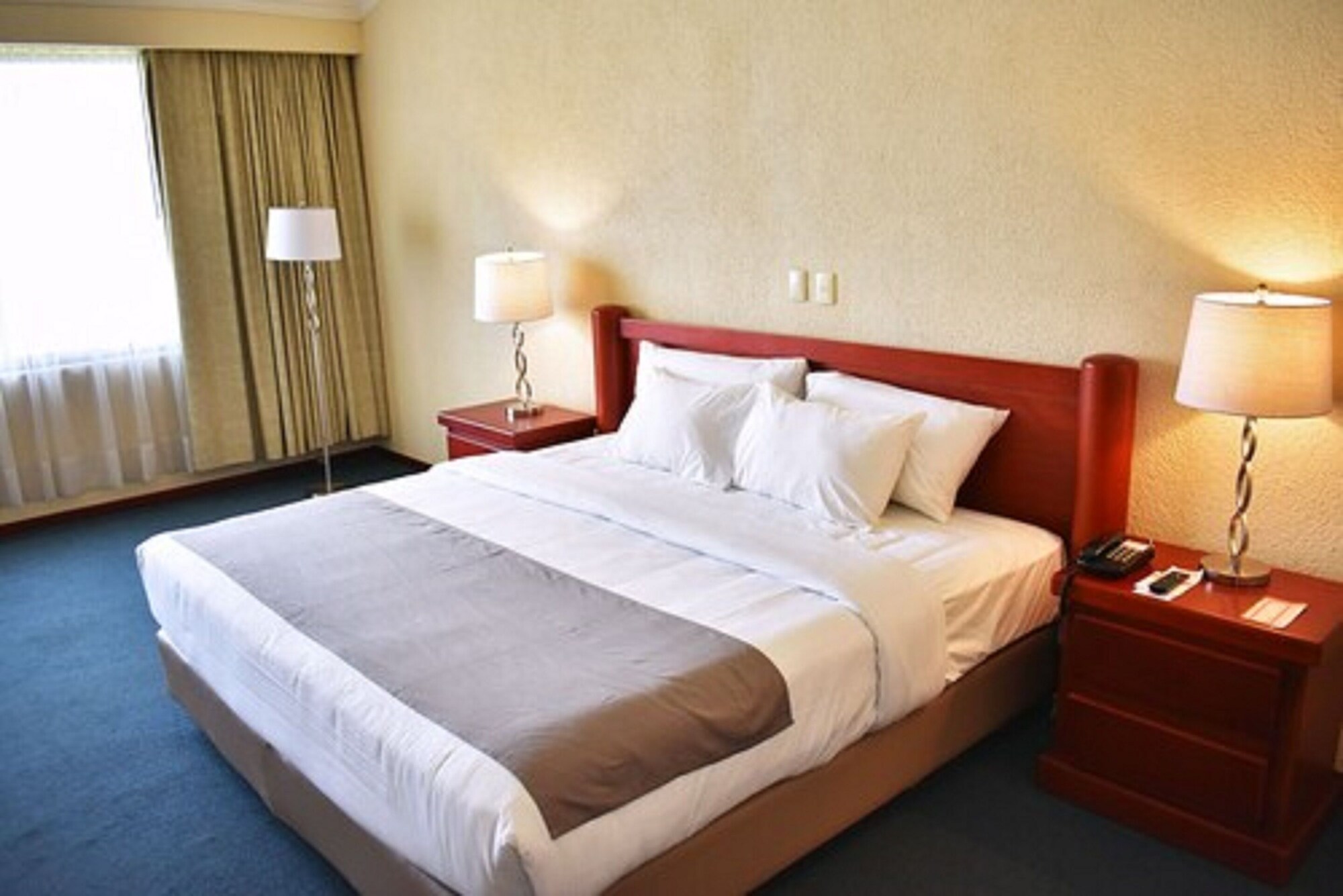 SUITE, 2 DOUBLE BEDS