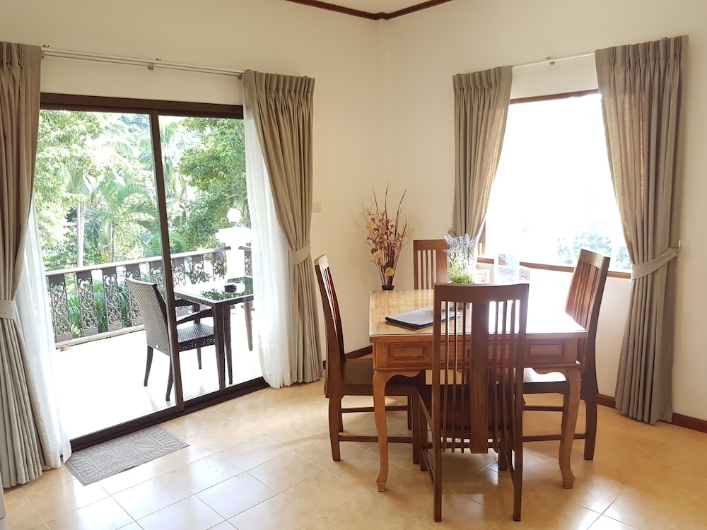 Woodlawn Villas Resort 54/66