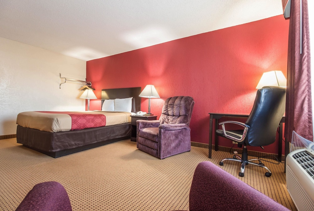 Econo Lodge Lexington, NE 20/44