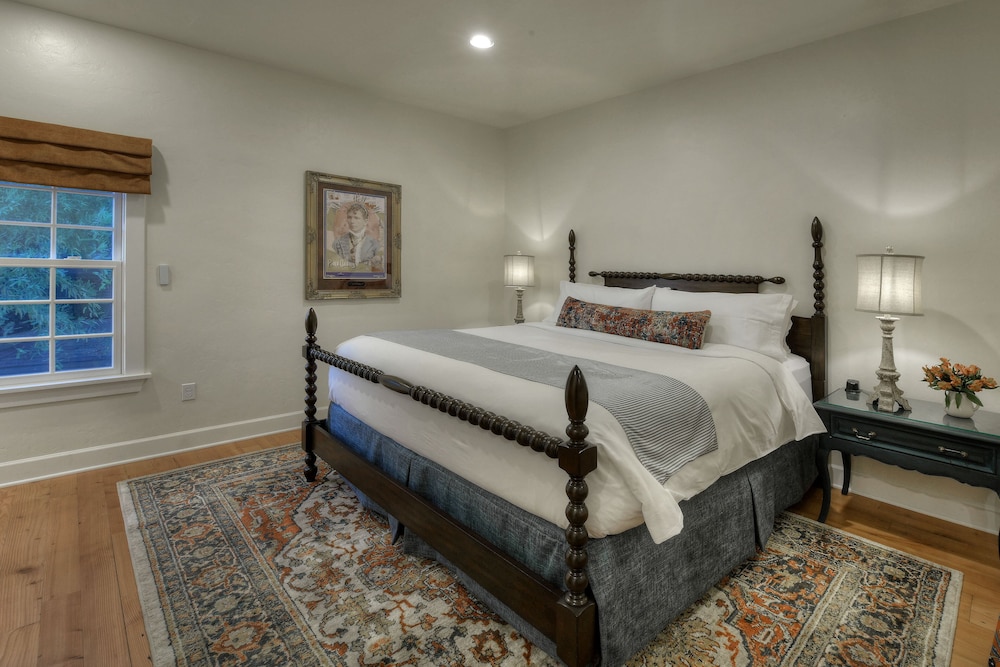The Armory Park Inn 5/50