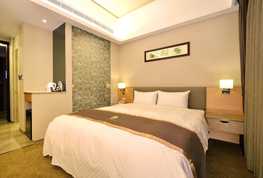 Standard, Queen Bed