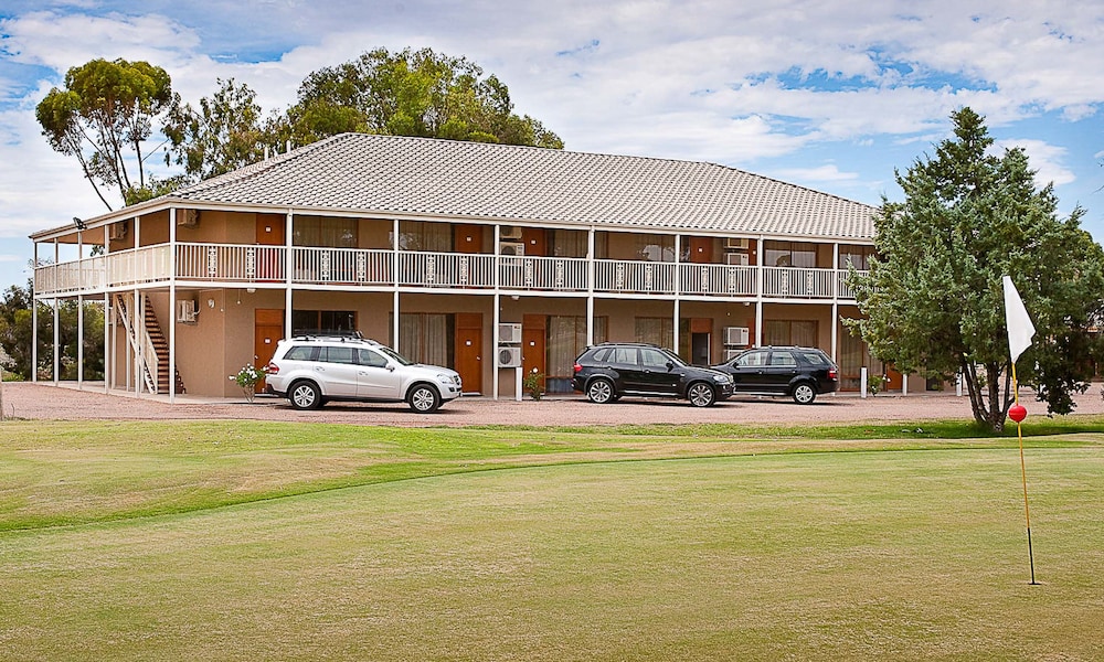Standpipe Golf Motor Inn 3/48