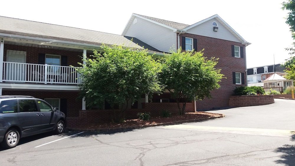 Inn at Cemetery Hill 37/50