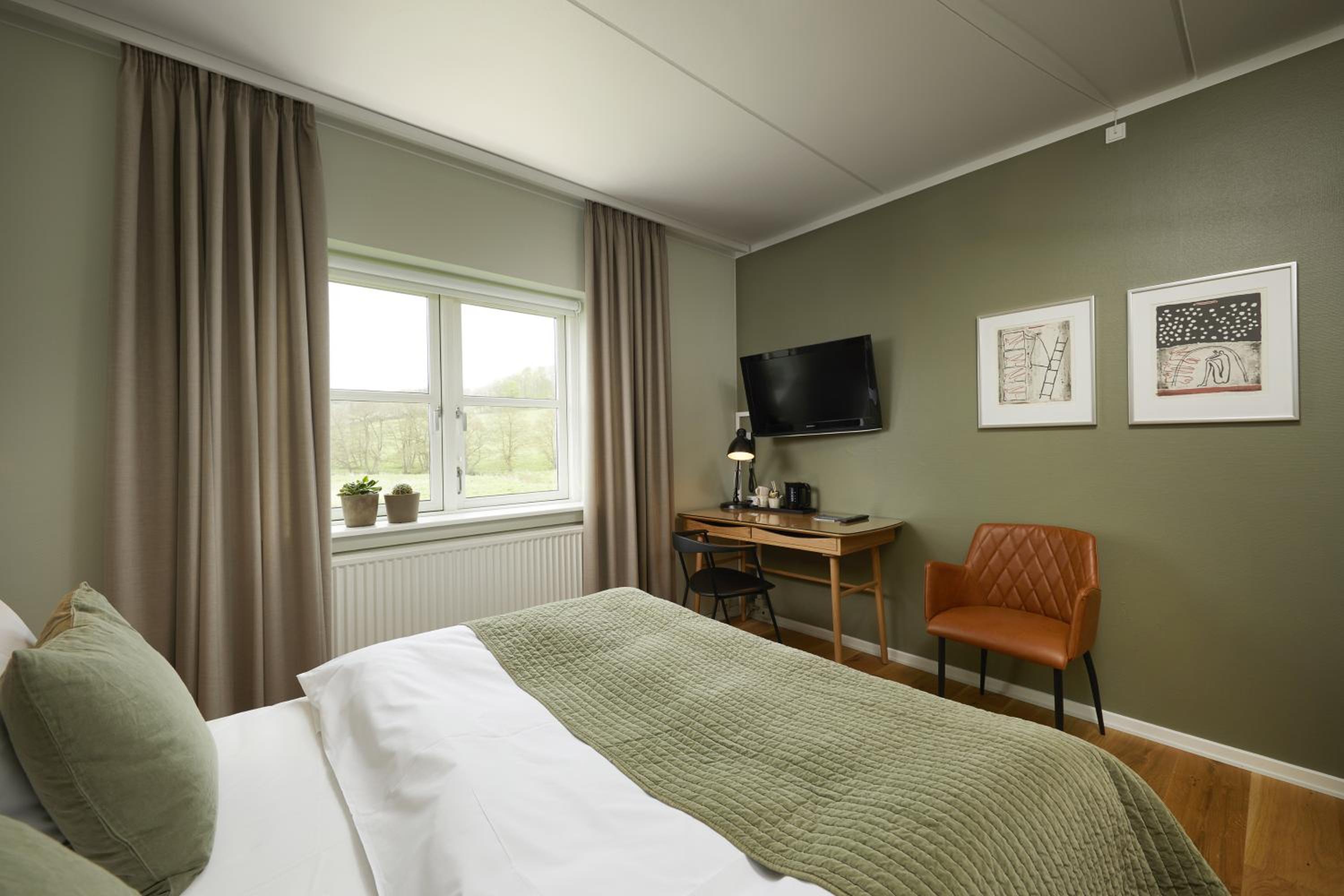 Room, Double Bed