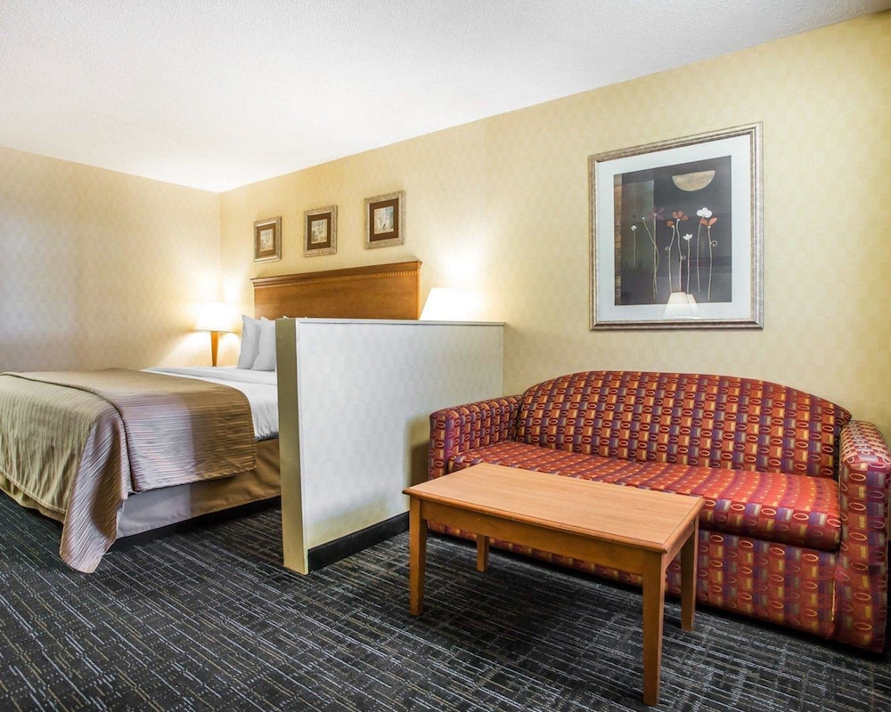 HIBISCUS Inn & Suites 33/43