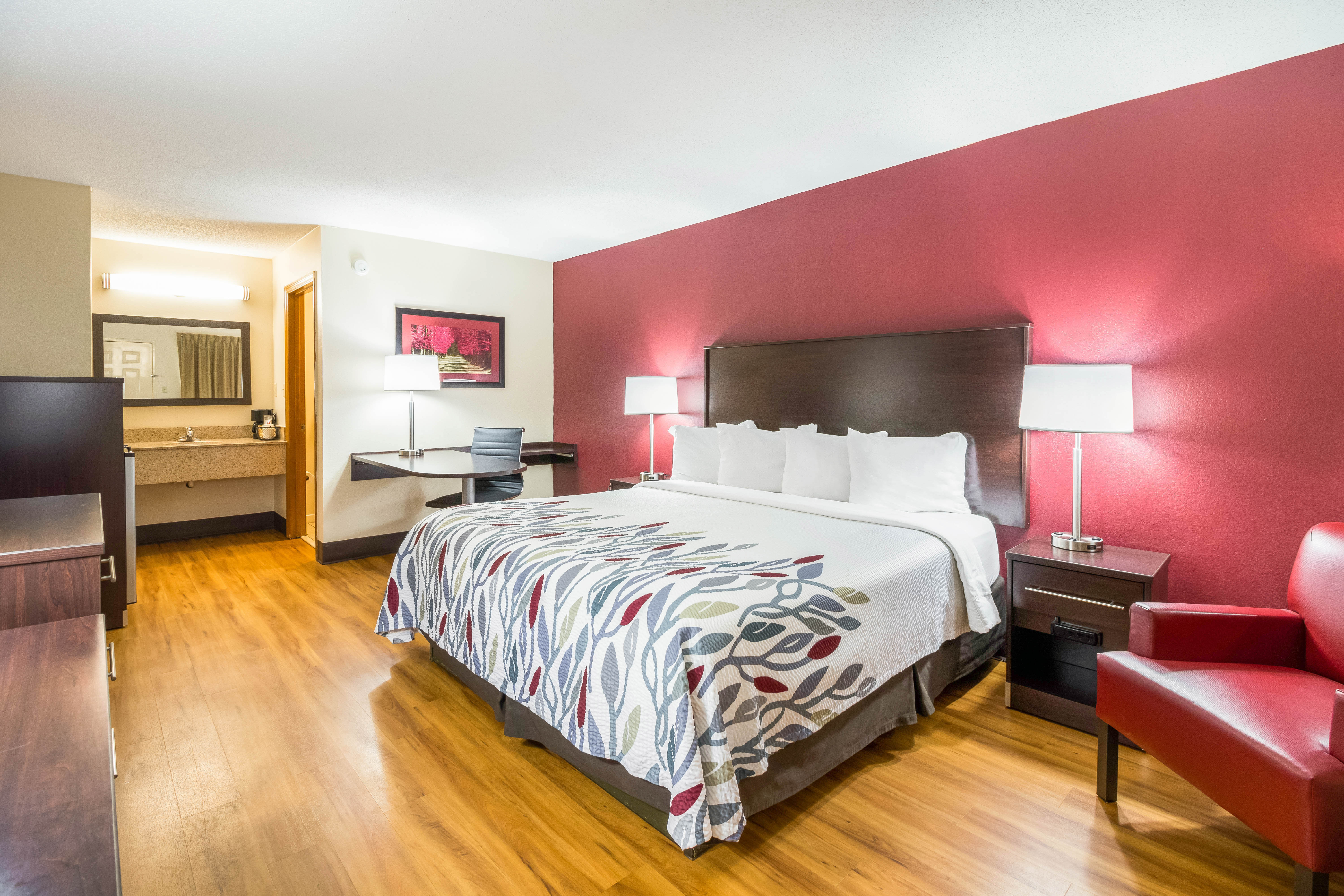 غرفة سوبيريور بسرير كينج، Red Roof Inn Clarksville 2/5