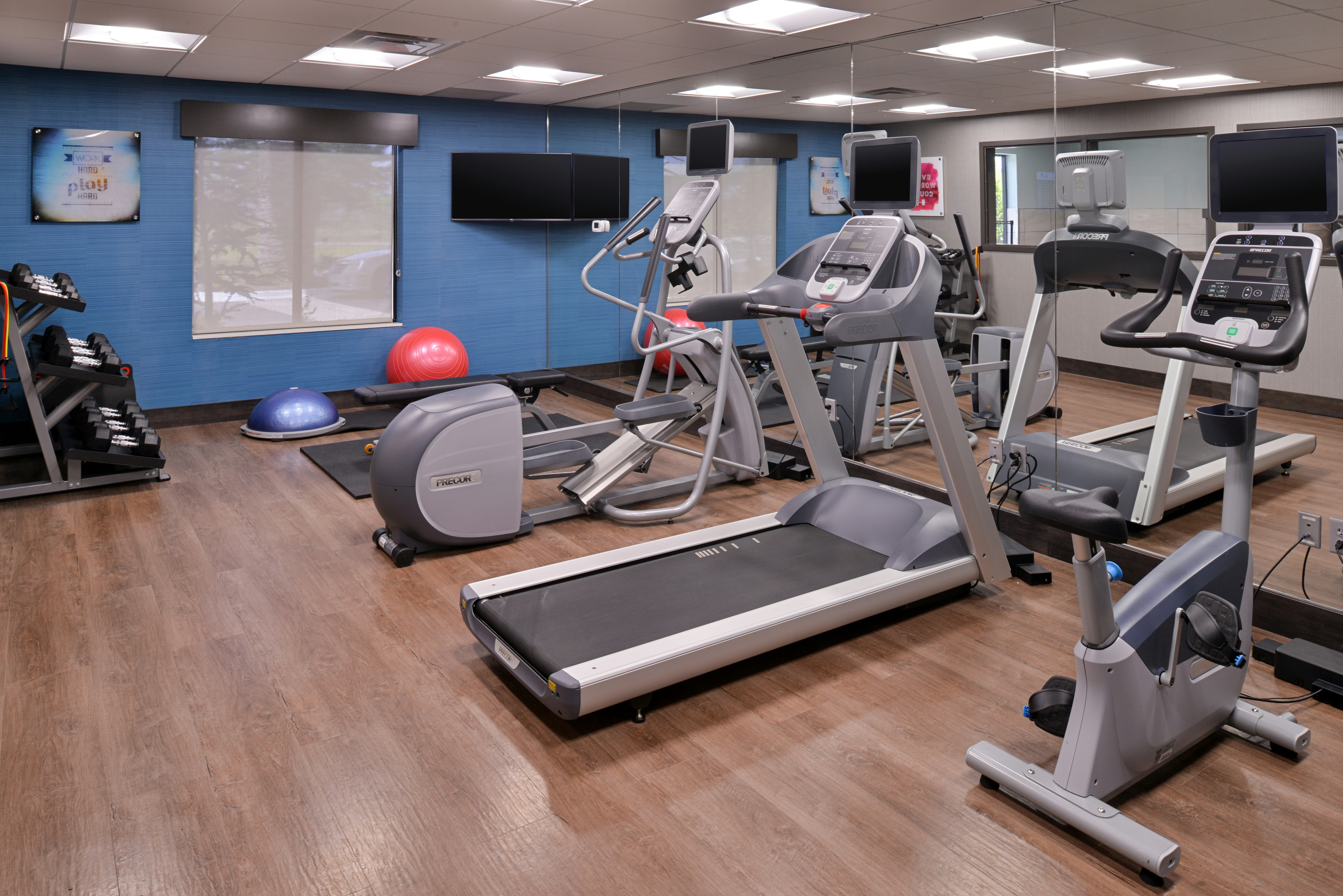 Holiday Inn Express Suites Bryant Benton Area 39/71