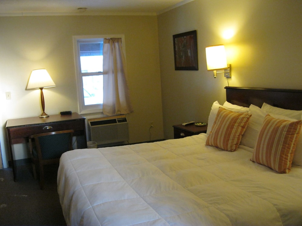 Pine, Standard, Single, Queen Bed