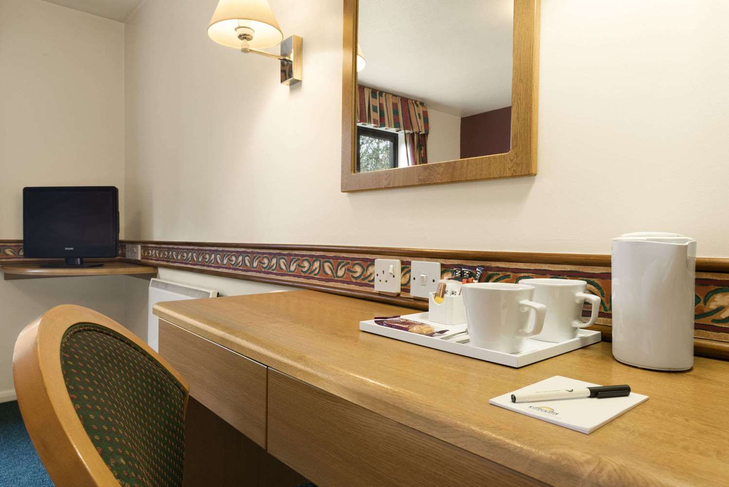 Days Inn Michaelwood M5 5/12