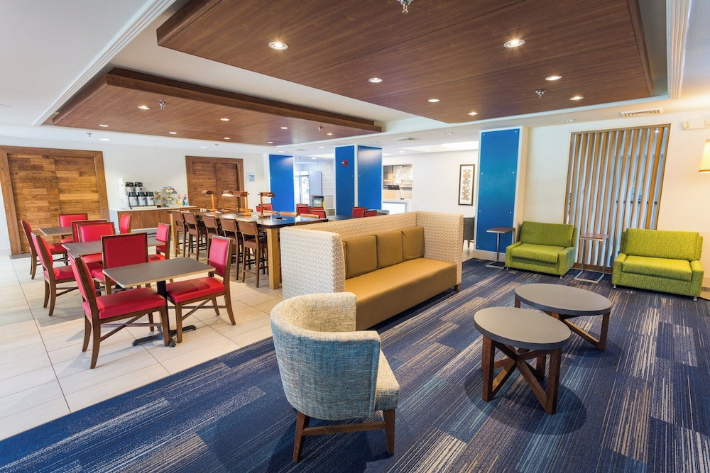 Holiday Inn Express Hotel And Suites Wilmington University Center 40/62