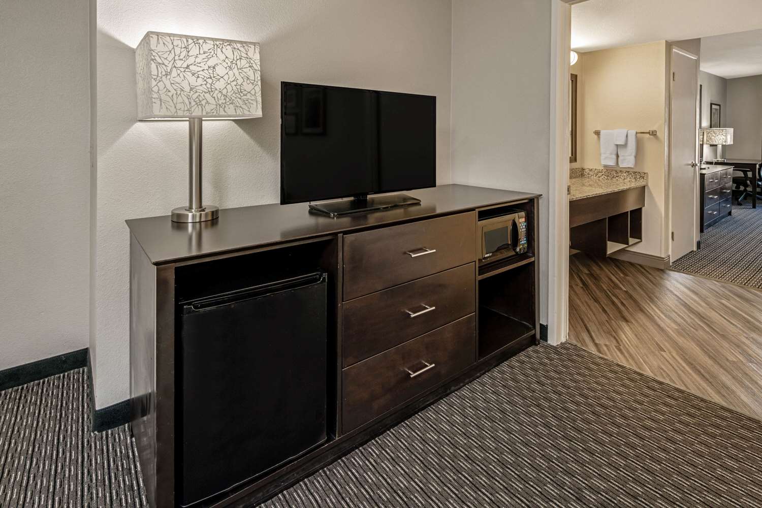 Holiday Inn Express & Suites Anaheim Convention Center Area 41/45