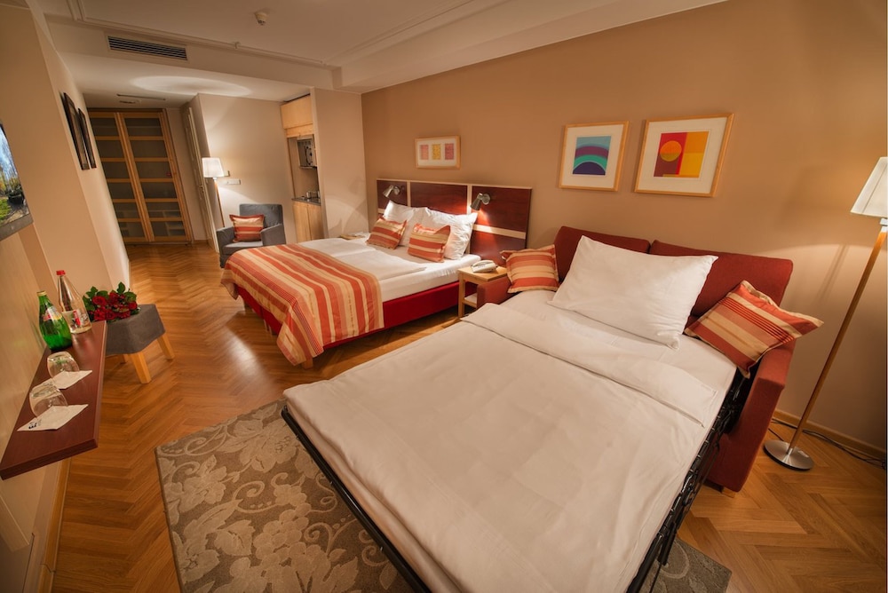 EA Hotel Julis 11/49