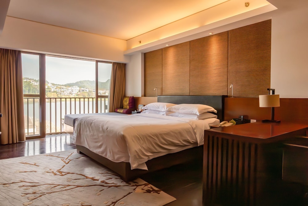 Baiyun Lakeside Hotel 14/50