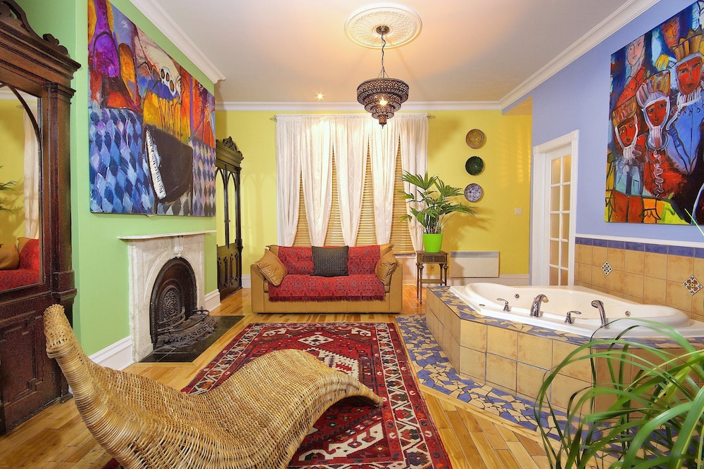 Petite Auberge Les Bons Matins B&B 53/72