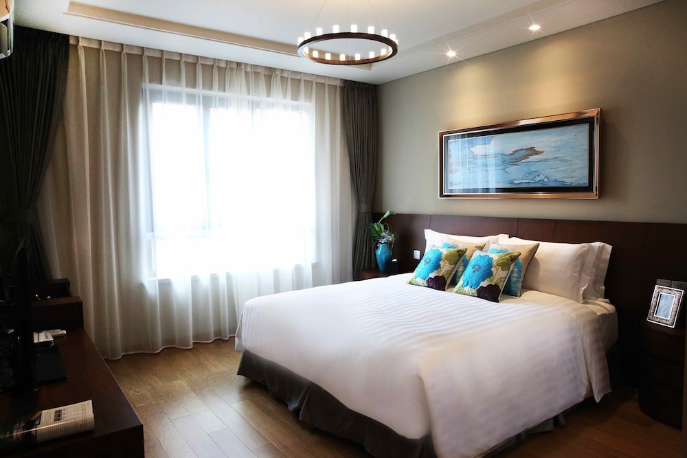 Green Court Place Jin Qiao Middle Ring Shanghai 10/50