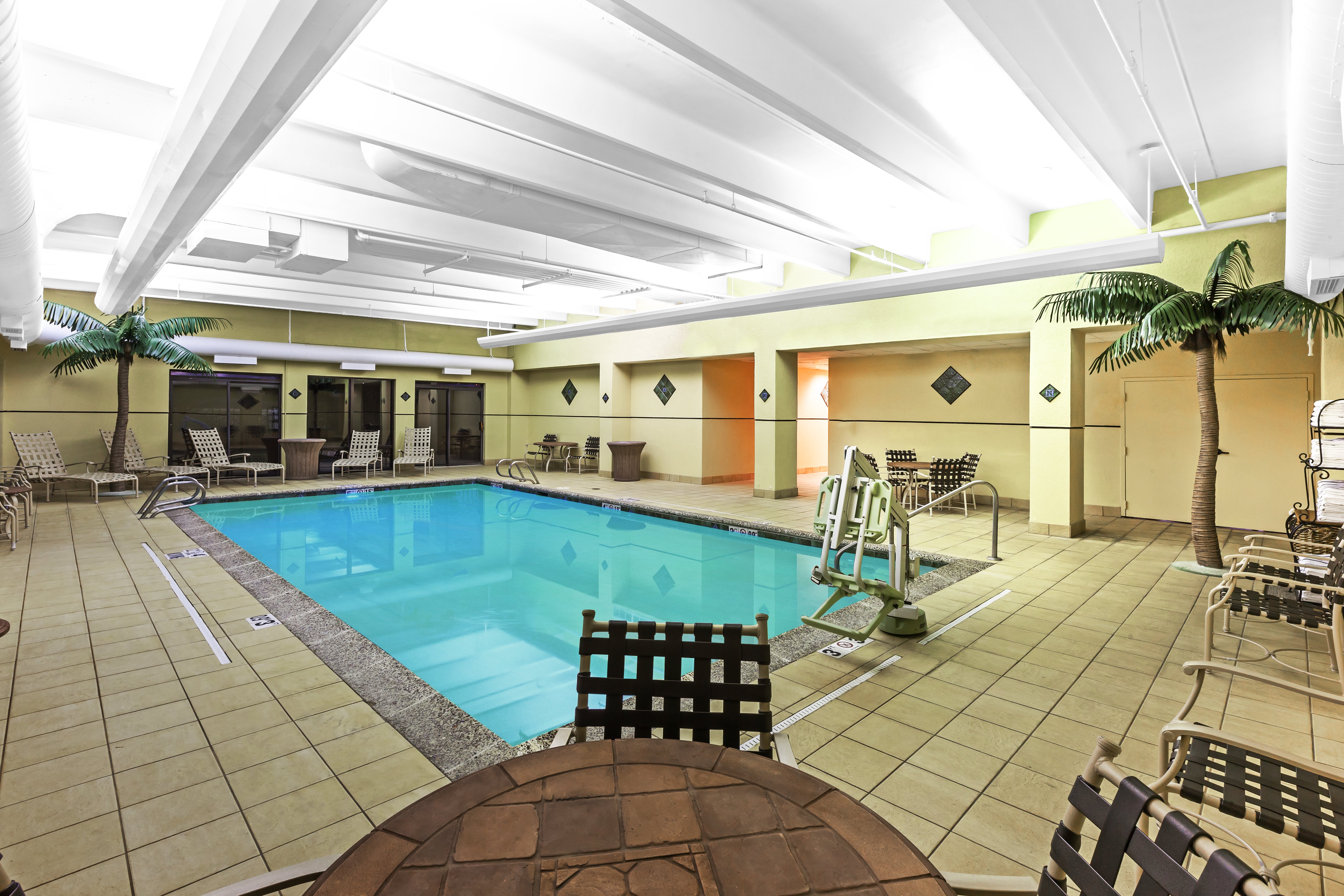 Holiday Inn Hotel And Suites Springfield I 44 33/77
