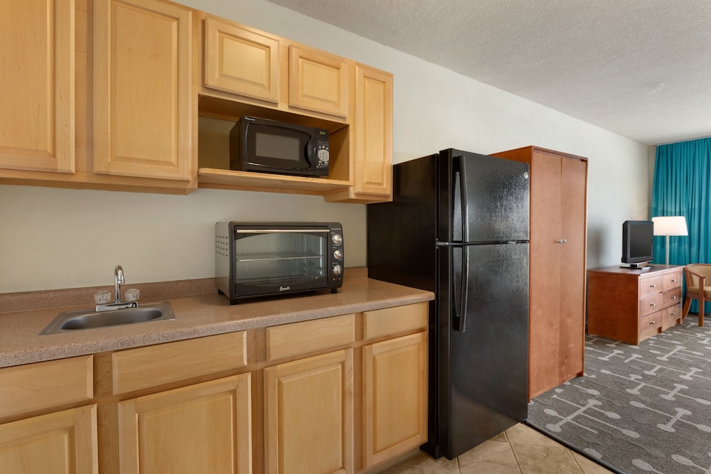 Howard Johnson By Wyndham Ocean City Oceanfront 9/50