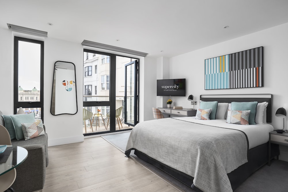 STUDIO, SUITE, BALCONY OR TERRACE