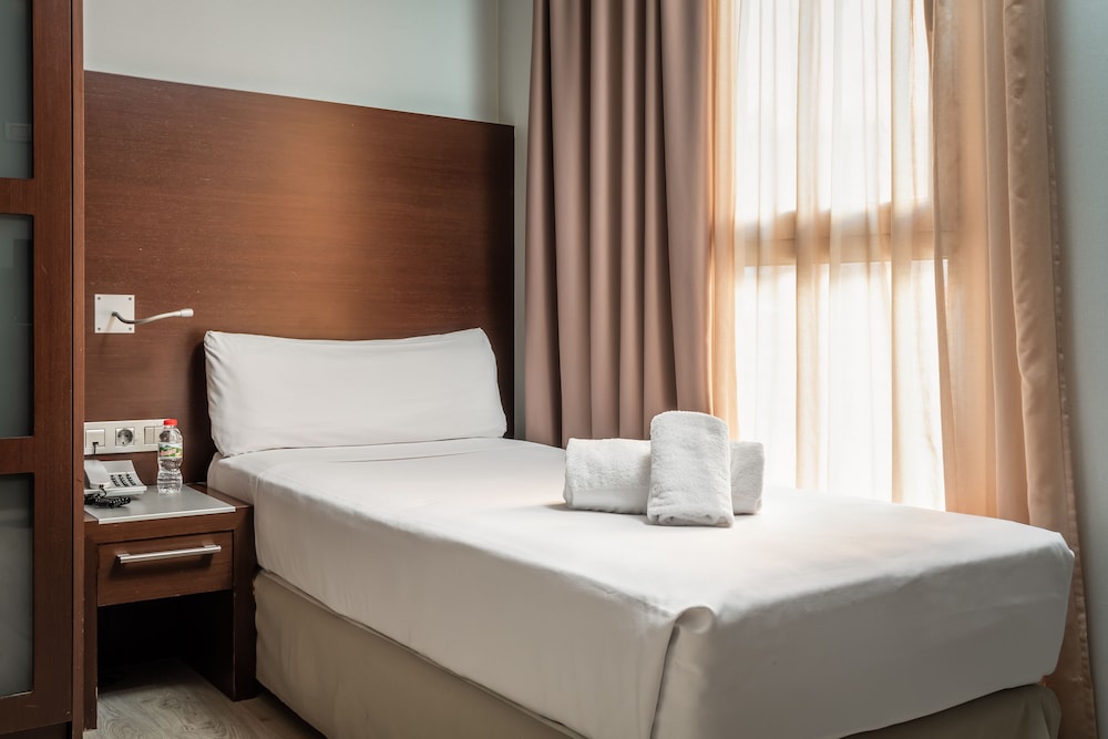 Hotel Madanis Liceo 10/50