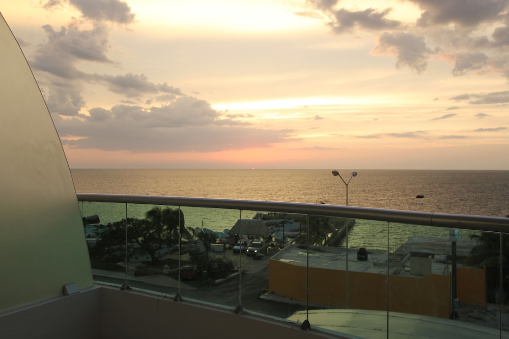 HOLIDAY INN CAMPECHE 34/78