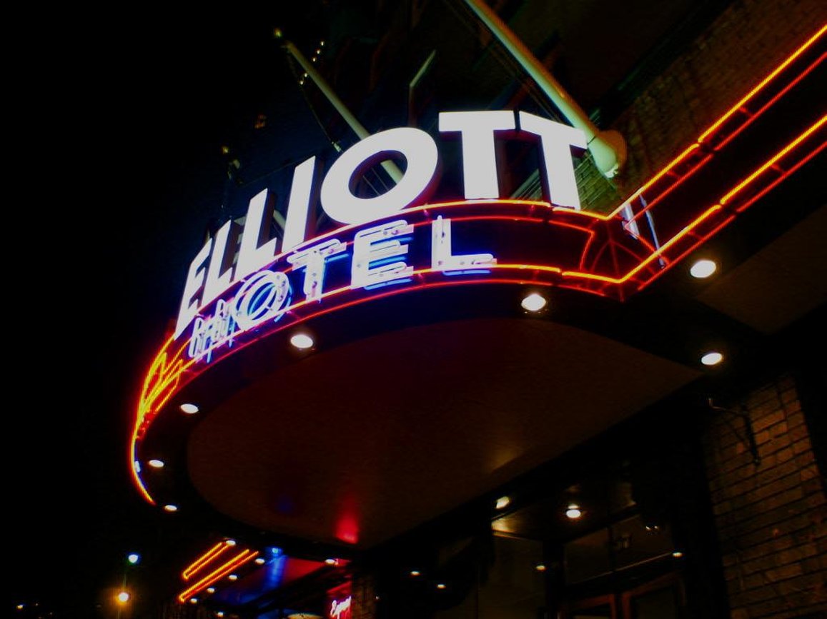 Hotel Elliott 12/77