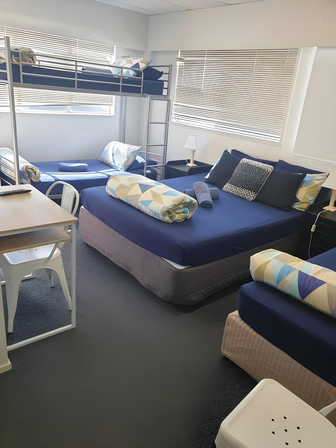 4 BEDROOMS, QUADRUPLE, PRIVATE BATHROOM