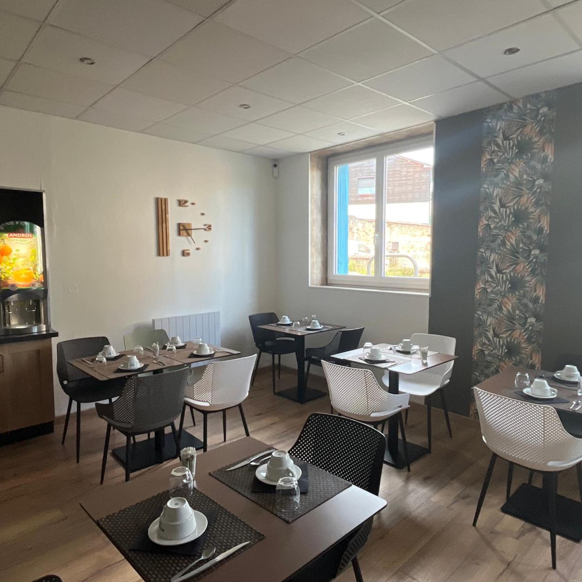 HOTEL LE CYGNE 30/50