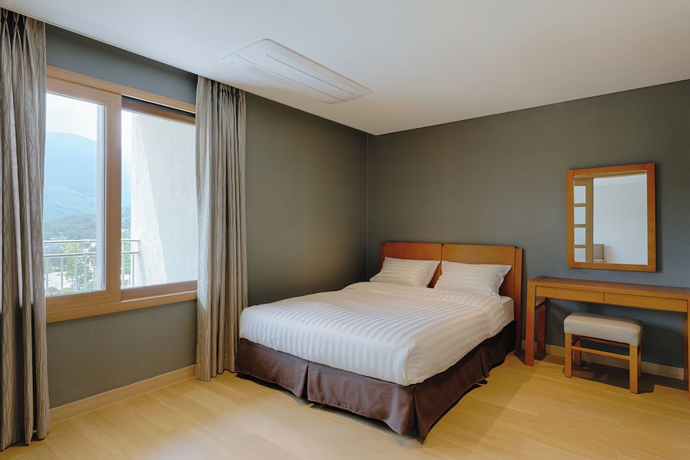 East, Sono, Suite, Double Bed, Kitchen