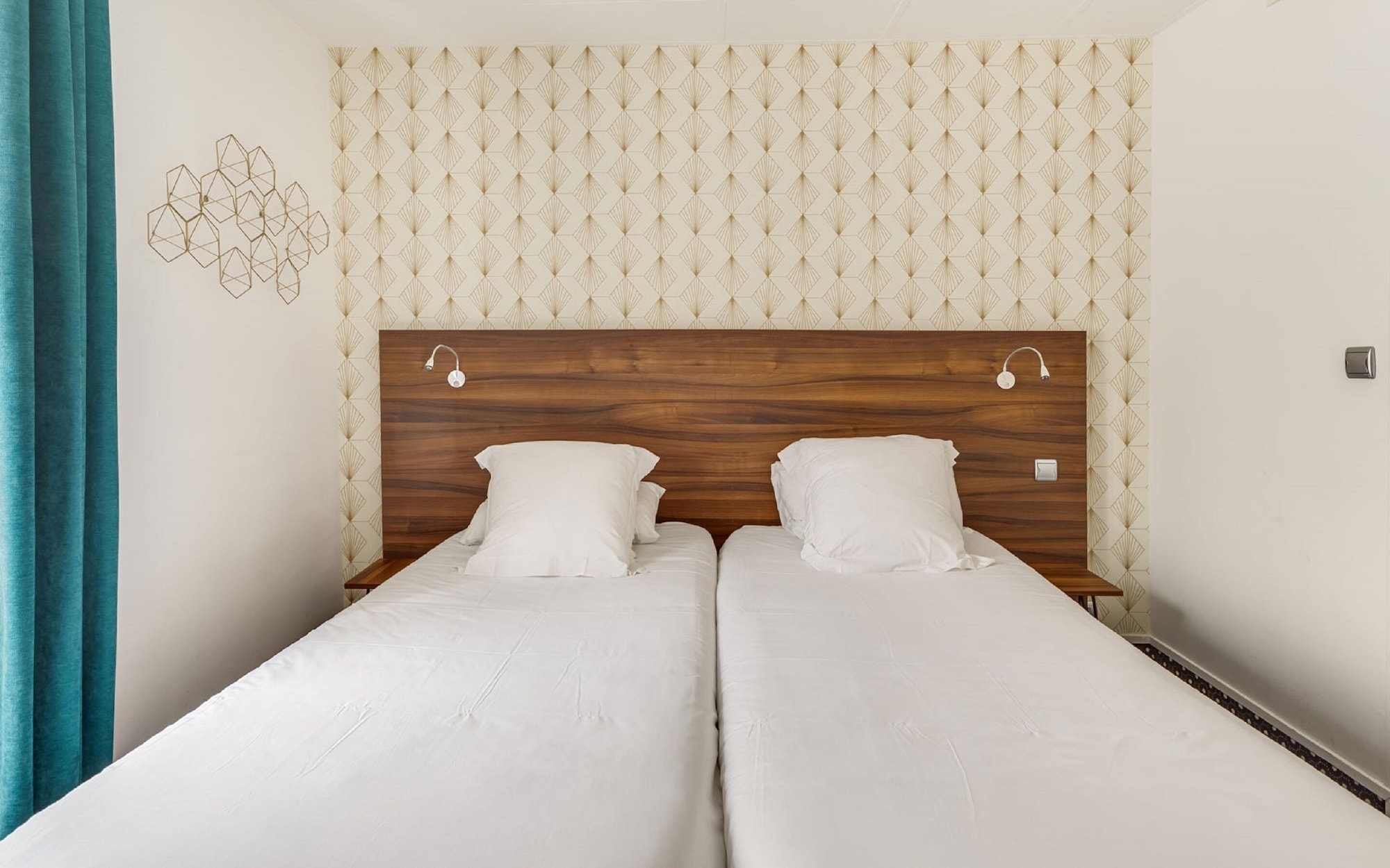 SUPERIOR, TWIN BEDS