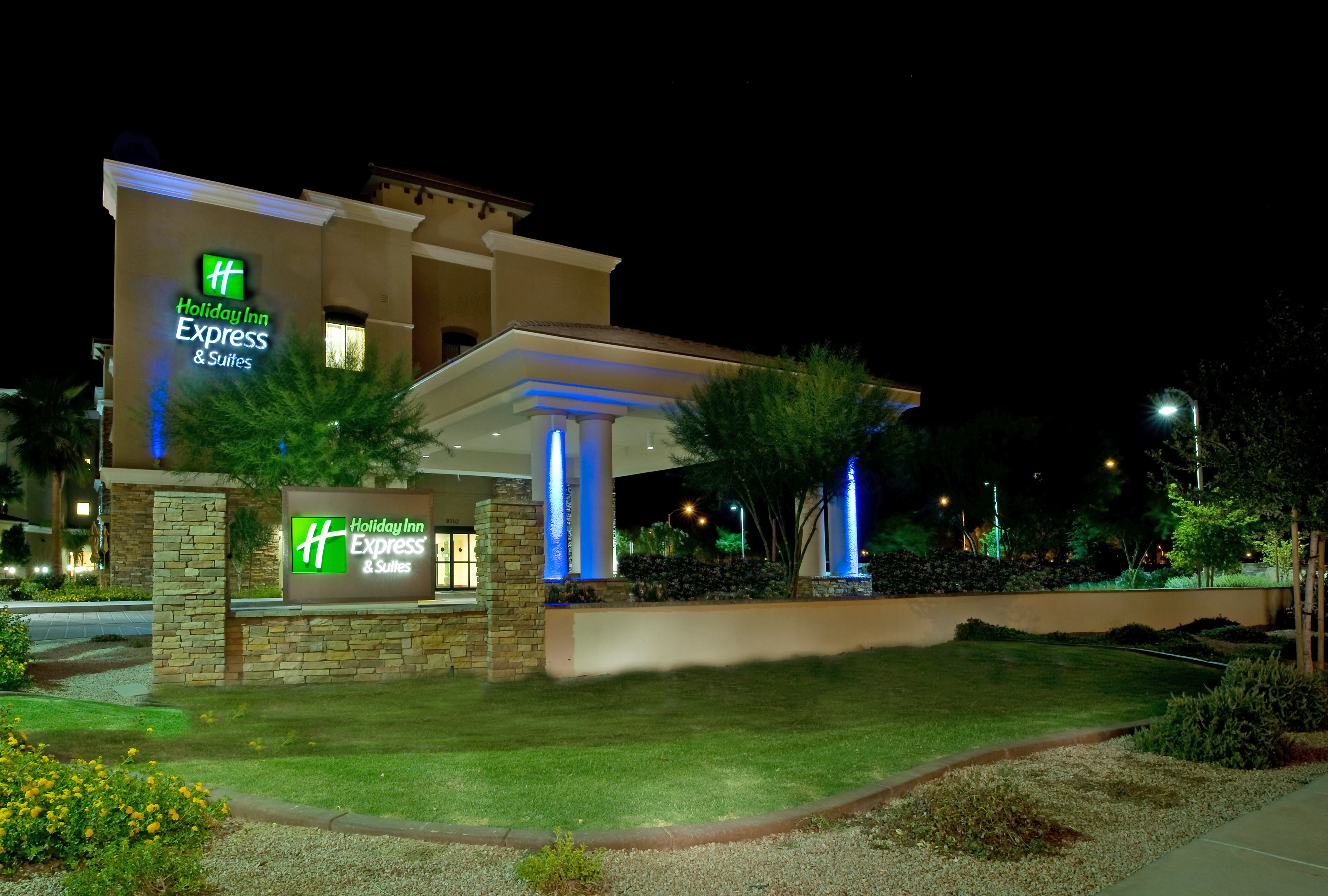 Holiday Inn Express & Suites Phoenix - Glendale Sports Dist 7/63