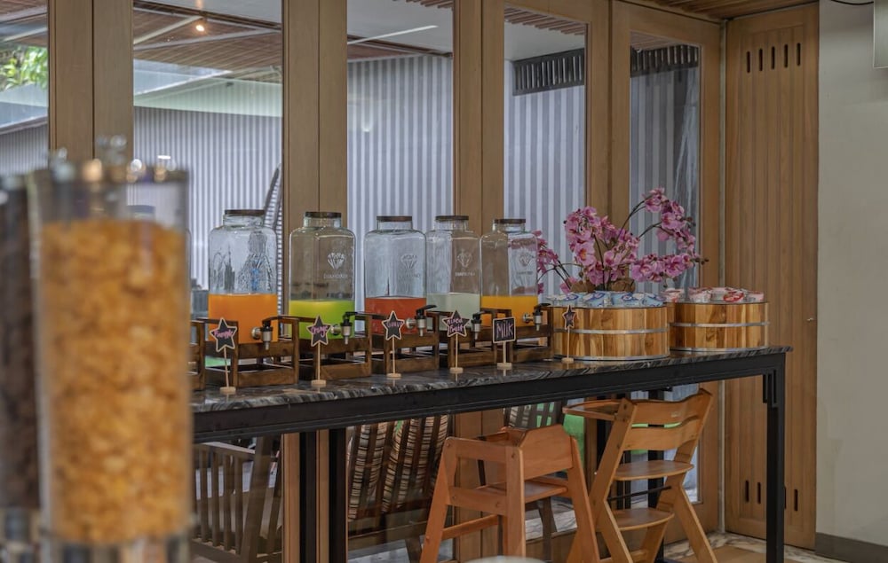 restaurant cafeteria