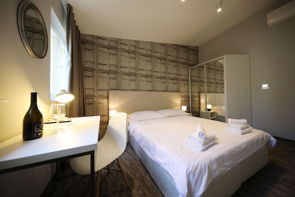 Downtown Boutique Hostel 8/50